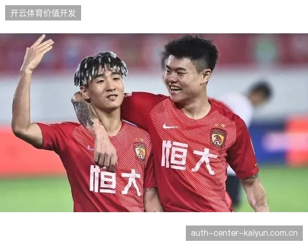 浙江队与深圳新鹏城同积17分，因净胜球差距分列第七和第九紧追争四集团